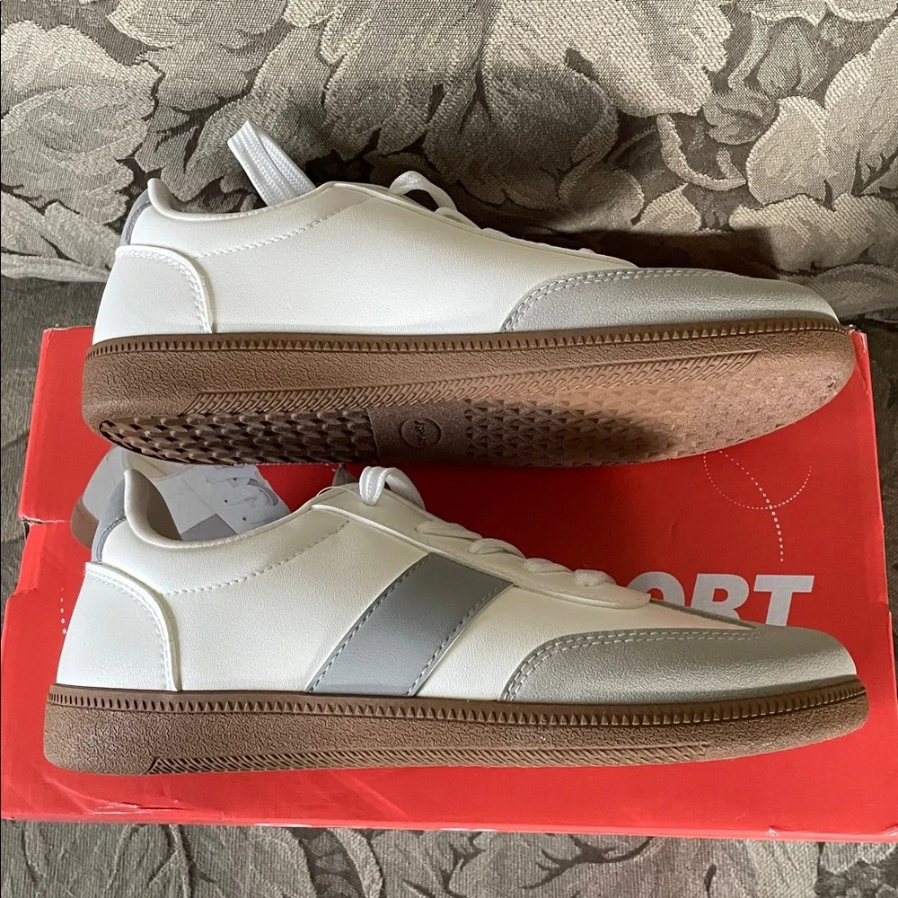 JSPORT Cecily Sneakers, Women’s 6.5, White Gray